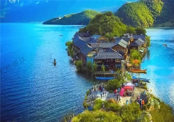當女兒國碰上摩梭轉山節，瀘沽湖是這種別樣的美