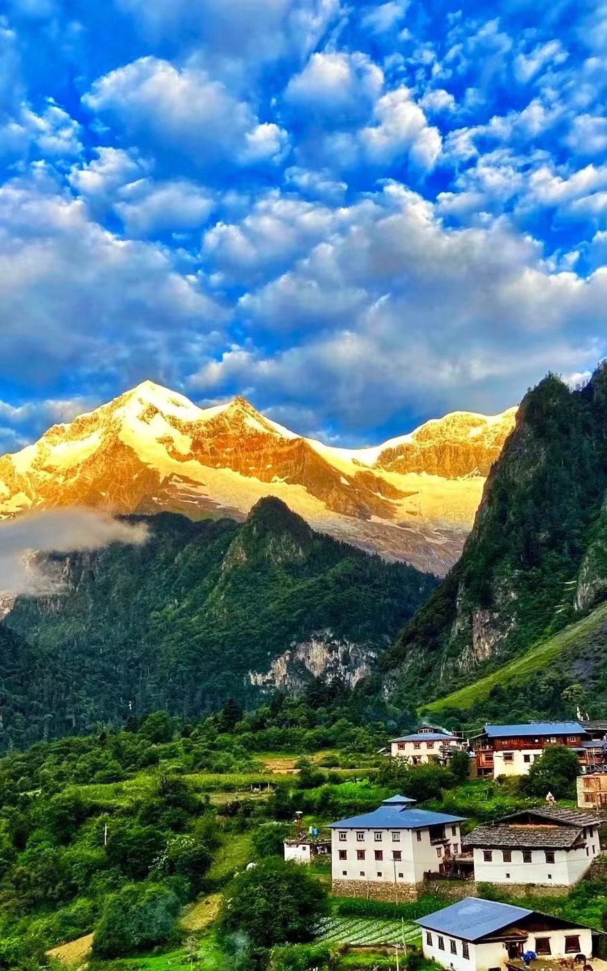 跟著麗江小編一起游云南：走進雨崩，徒步探尋云南深藏的絕美天堂！